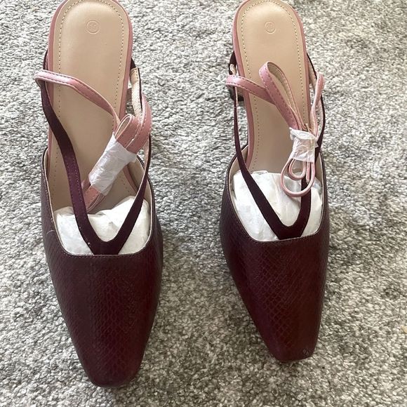 Size 10 Womens Kitten Heels Pumps Ankle Straps Closed Toe Slingback - Picture 6 of 7